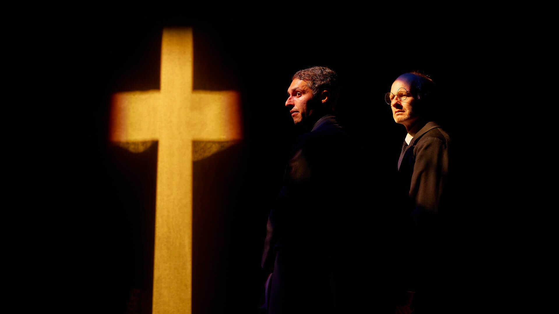 web-THE-WOMAN-IN-BLACK.-Daniel-Burke-(The-Actor)-and-John-Mackay-(Arthur-Kipps)